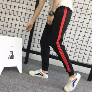 Quần jogger viền sọc trắng