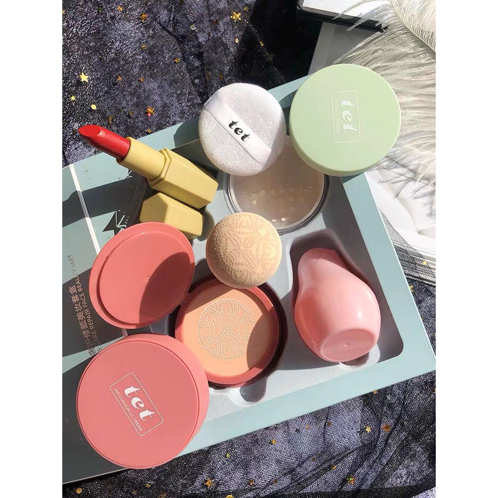 Bộ mỹ phẩm TET 4 trong 1 gồm son môi + kem BB + bông mút + phấn phủ dạng bột | BigBuy360 - bigbuy360.vn