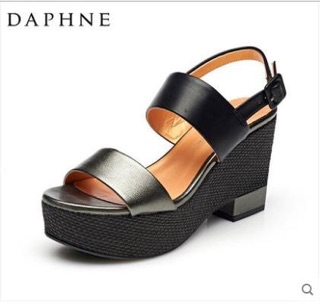 Combo giầy đá bóng lining và giầy nữ daphne