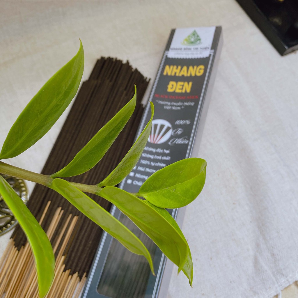 Nhang Đen Truyền Thống thơm mạnh ,100% tự nhiên loại 100 thanh 4 tấc Thương Hiệu Bình Trí Thiện