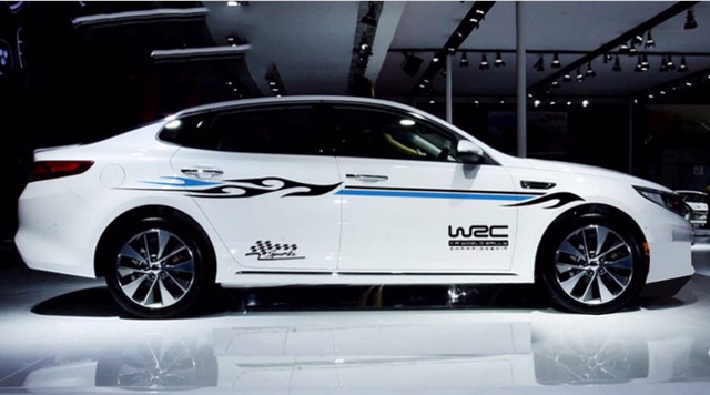 Tem dán sườn xe ô tô phong cách thể thao