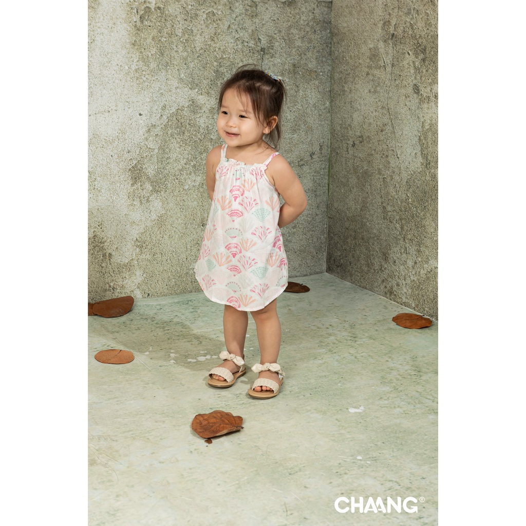 Chaang váy lanh ba lỗ Sea cho bé gái