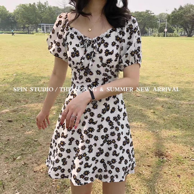 Đầm hoa cúc trễ vai