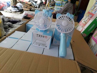 Quạt tích điện mini
