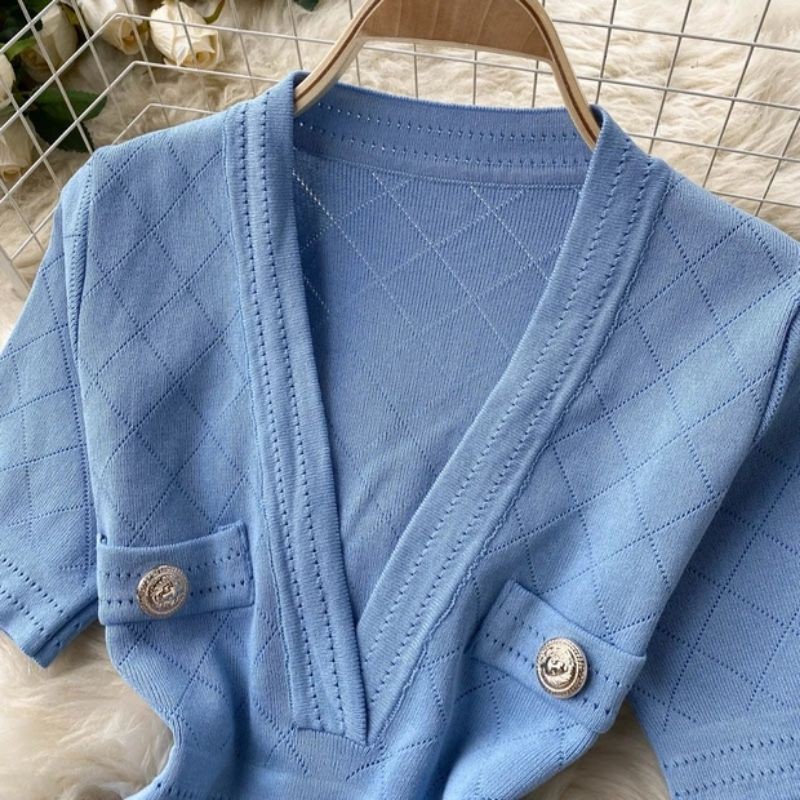 Đầm len ôm body Hương Giang đính nút siêu hotttt