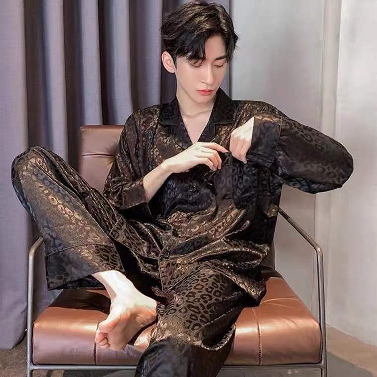 Bộ Đồ Ngủ Tay Dài Bằng Lụa Mát In Họa Tiết Da Báo Dành Cho Nam