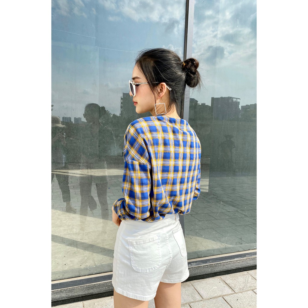 Áo sơ mi nữ form rộng tay dài kẻ caro cổ tim ASW0207 - 92Wear | BigBuy360 - bigbuy360.vn