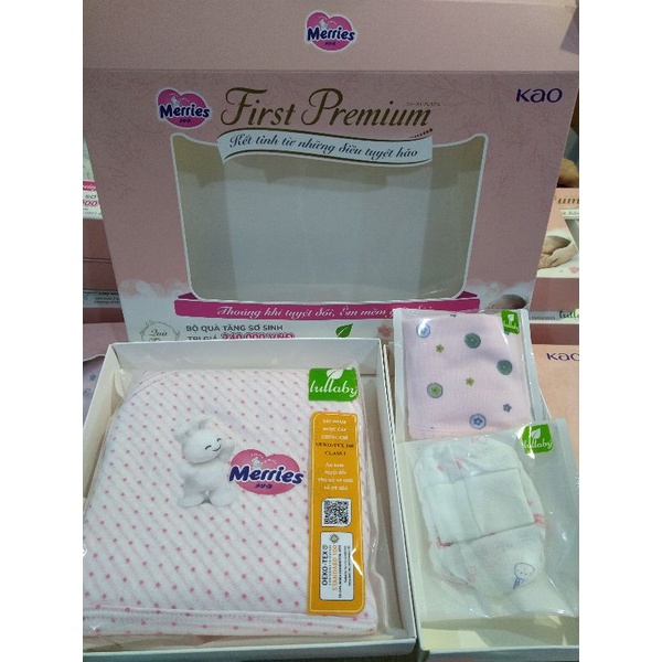 Bộ chăn ủ + yếm + bao chân cao cấp cho bé Sơ sinh Lullaby (quà bỉm Merries
