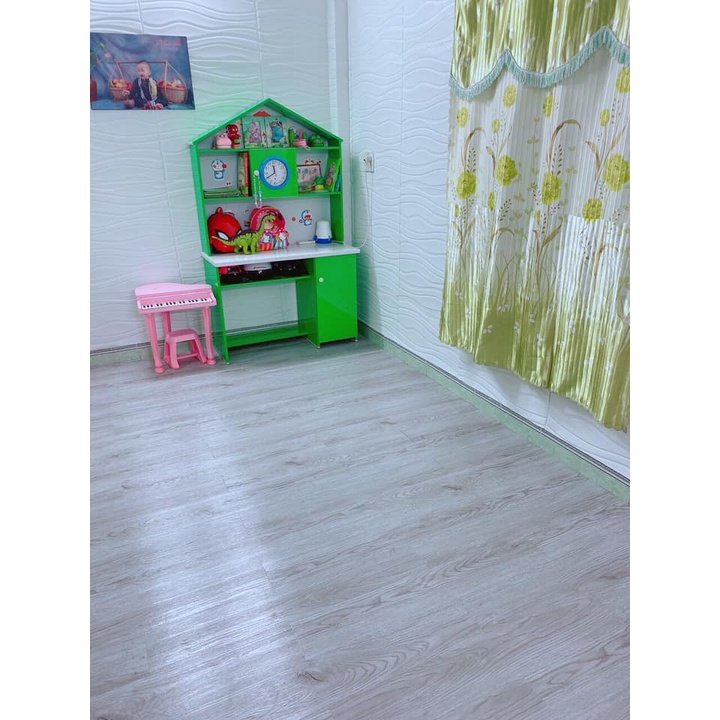 Sàn Nhựa Vân Gỗ Sẵn Keo Màu Trắng Xám Sang Chảnh , Sẵn Keo Bóc Dán