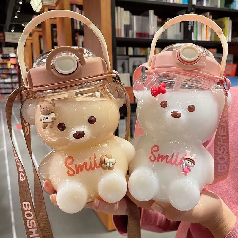 Bình Đựng Nước 1100ml Hình Gấu Cute, Có Dây Và Ống Hút