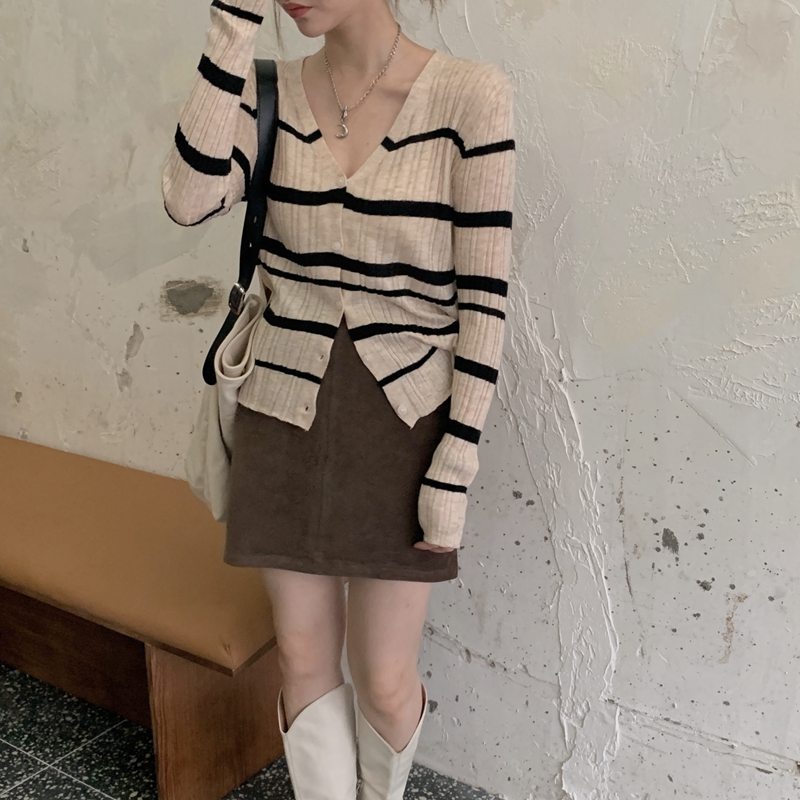Áo cardigan dệt kim kẻ sọc cổ chữ V mềm mại xinh xắn dành cho nữ | BigBuy360 - bigbuy360.vn