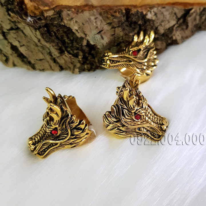 Nhẫn đầu rồng vàng bảng lớn mắt đỏ.