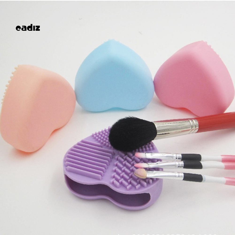 Miếng Silicone Vệ Sinh Cọ Trang Điểm Hình Trái Tim