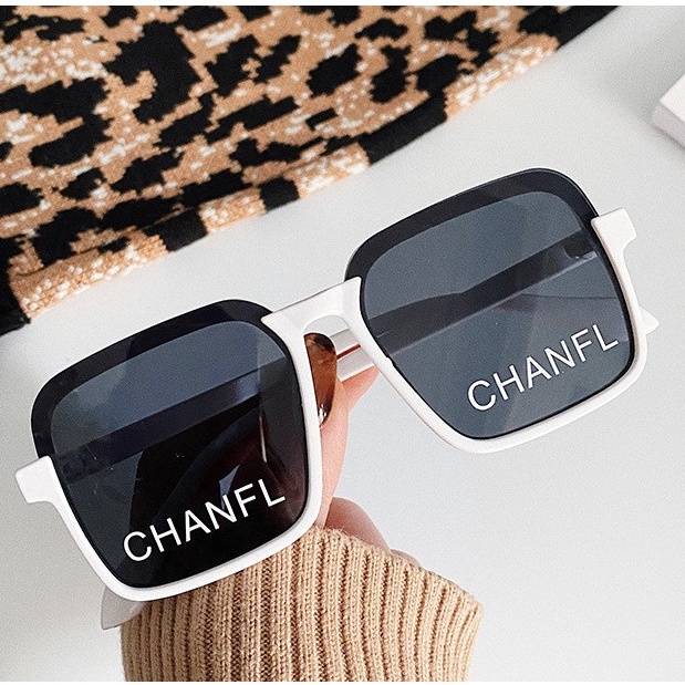 Kính mát gọng vuông phong cách sành điệu thời trang cho bé