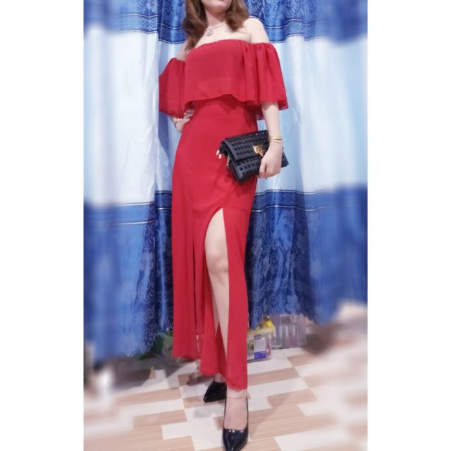 Đầm maxi đỏ cúp ngực tay bèo xẻ tà
