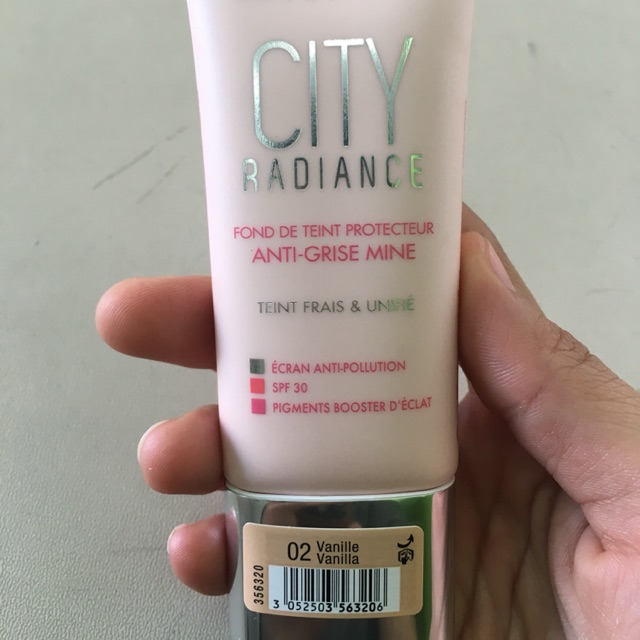 Kem nền Bourjois City Radiance Foundation