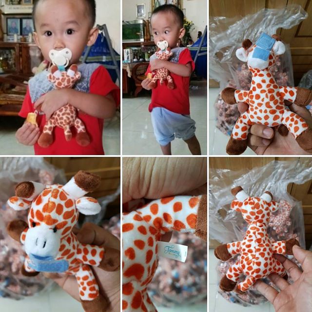 Thú bông hươu cao cổ gắn vào ti giả cho bé Tommy Baby