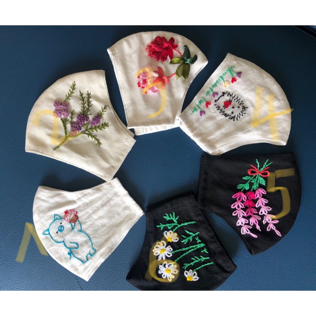 Khẩu trang thêu handmade