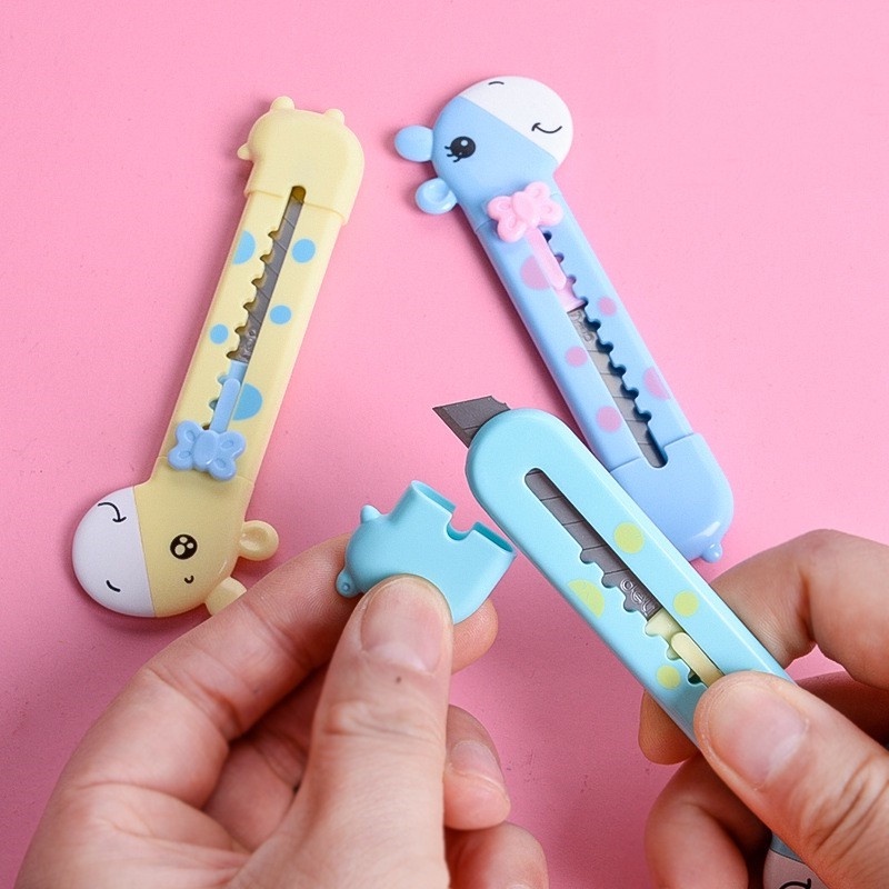 Dao Cắt Giấy Mini Nhiều Màu Sắc Tiện Dụng Cho Trường Học