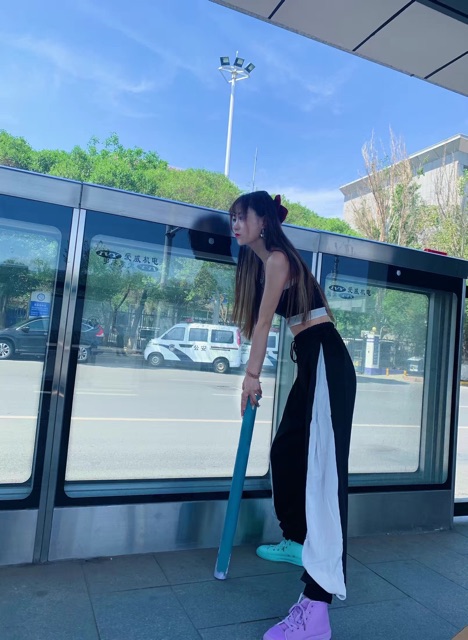 Set Áo Quây và Quần Jogger Đen Trắng