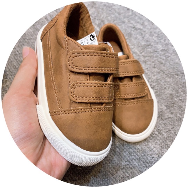 Giầy bé trai next