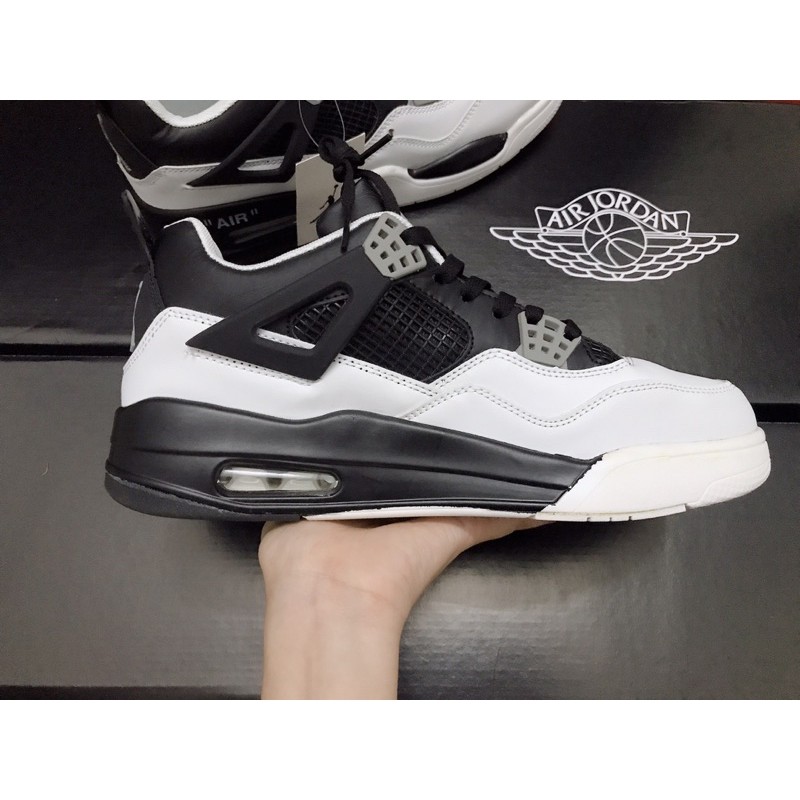 ✔️GIÀY JORDAN 4 đen- trắng fullbox( kèm video)