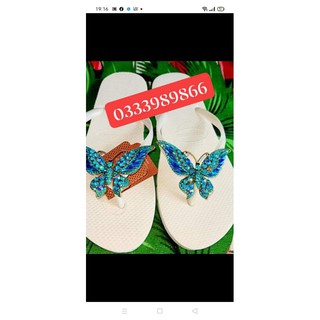 Dép gắn charm bắt ốc vặn