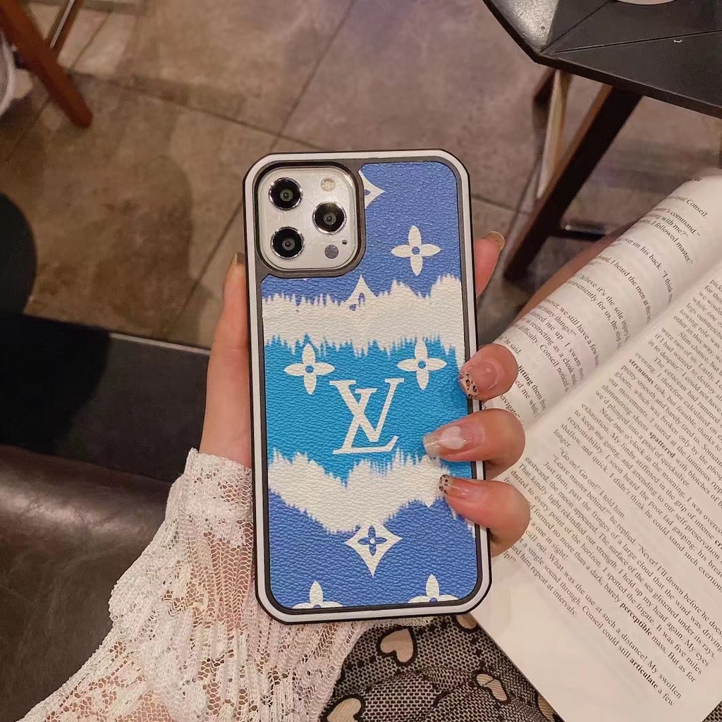 Ốp điện thoại da màu gradient logo LV sang trọng cho IPHONE 13 PRO MAX I13 13PRO 11 PRO MAX I11 XS MAX 12PRO 12 PRO MAX