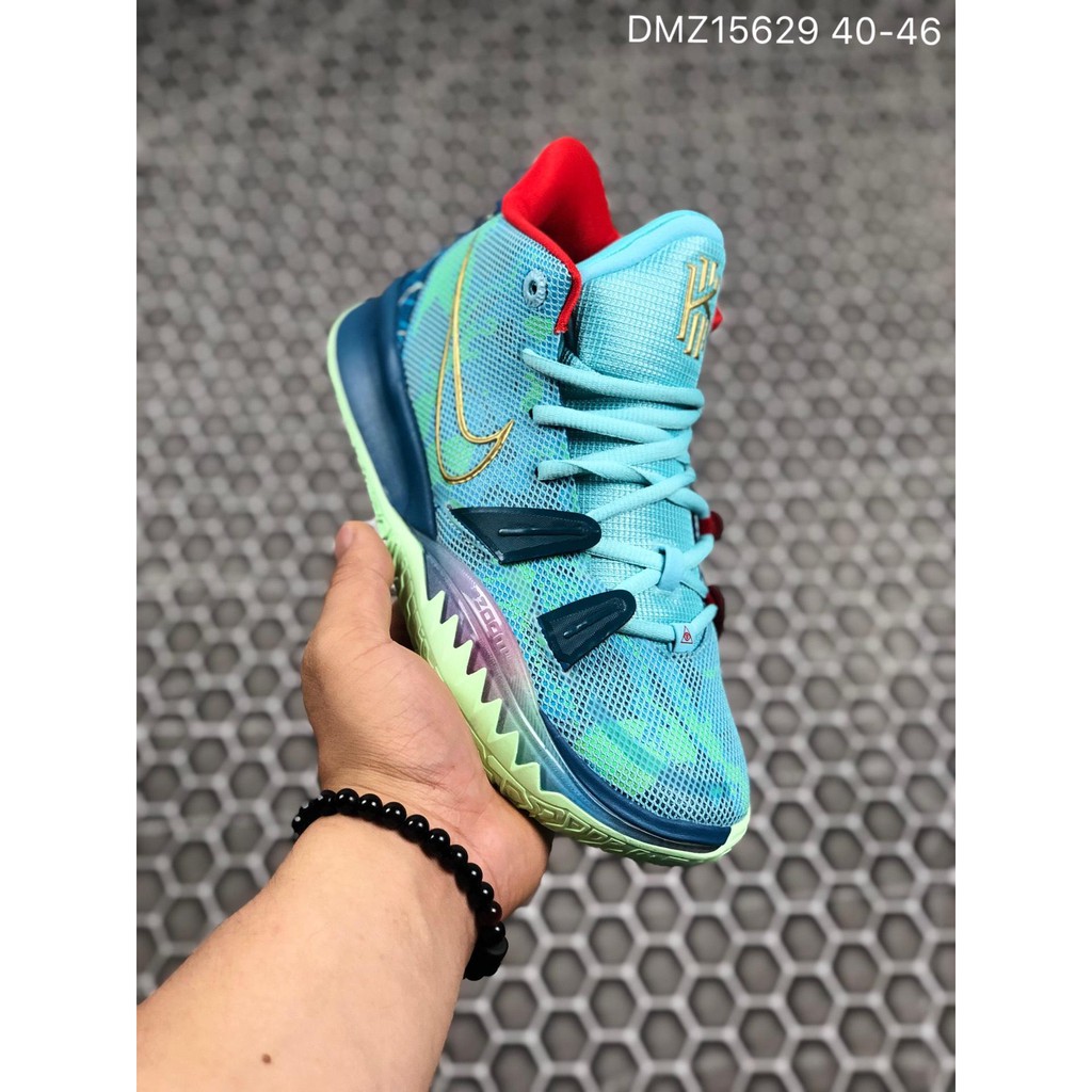 ah. Irving's new seven-generation signature boots. Concepts x Nike Kyrie 7 "Horus" EP All-Star. Irving's seventh-generation indoor casual sports basketball shoes. This year's Kyrie7 concept shoe uses a light blue mesh upper, the tongue is light blue