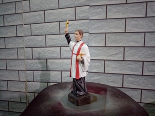 42. Tượng Cha Diệp gốm sứ