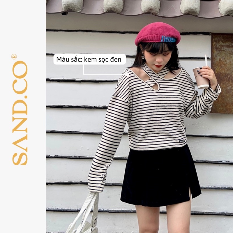 SAND áo croptop kẻ sọc tay dài cổ áo chéo cách điệu - S-STRIPPED CROPTOP