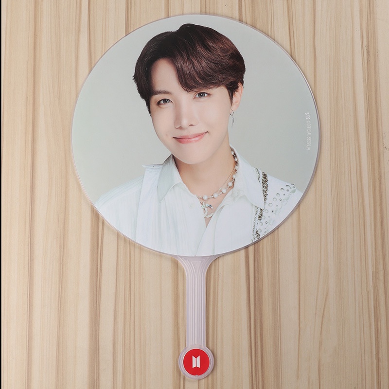 Quạt Cầm Tay Bằng Nhựa PVC In Hình Nhóm Nhạc Bts