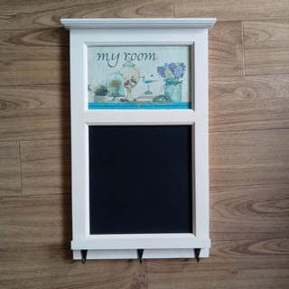 Bảng gỗ đen kèm tranh retro và móc treo