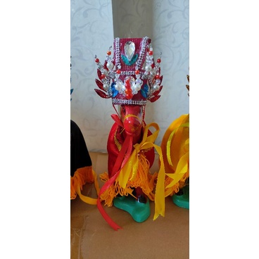 Tượng 5 ông ngựa và áo mão.