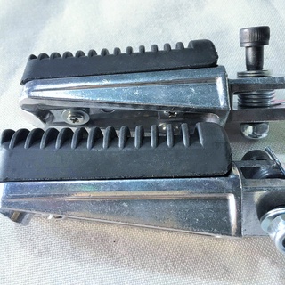 Cặp gác chân trước exciter 150 2015 - 2019