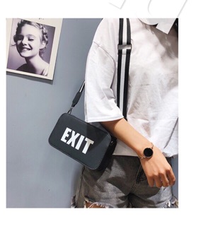 Túi hộp đeo chéo exit cá tính