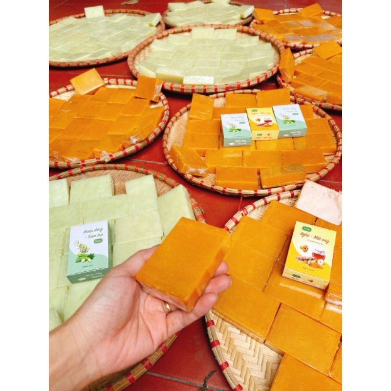 Xà bông handmade: nghệ mật ong, mướp đắng tràm trà, hoa hồng và bạc hà trầu không | BigBuy360 - bigbuy360.vn