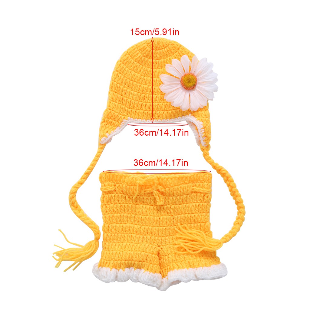 Set quần đùi và nón len dùng để làm đạo cụ chụp hình cho các bé