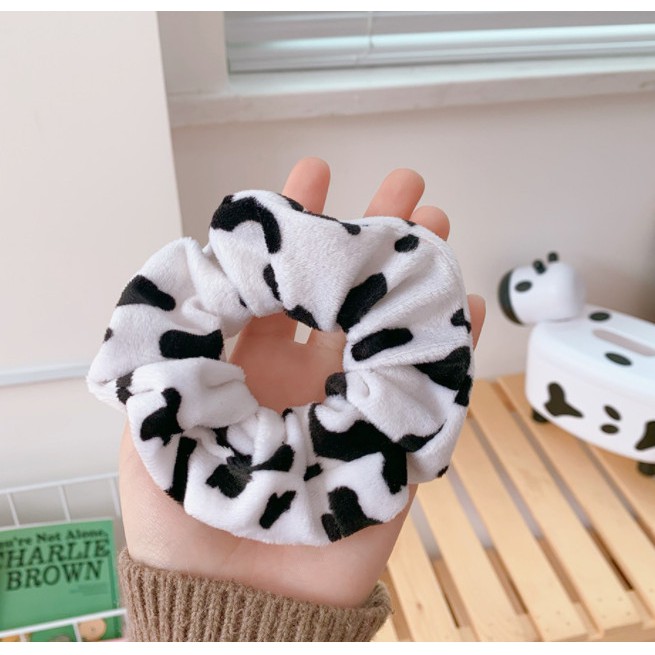 Cột Tóc Scrunchies Bò Sữa Lông Nhung Mềm Min HotTrend Hiện Nay