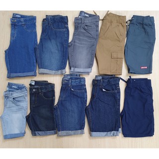 Quần short jean bé trai.