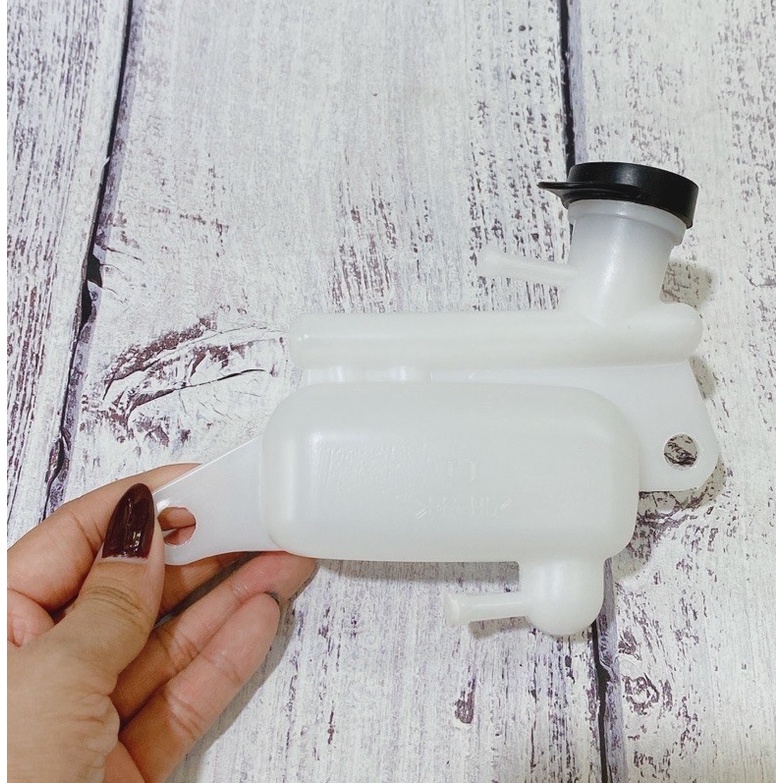 Bình nước phụ AB có nắp chế sẵn bát gắn cho Yamaha Exciter 135 - 150 - 155, FZ, R15 các đời có tặng kèm phụ kiện