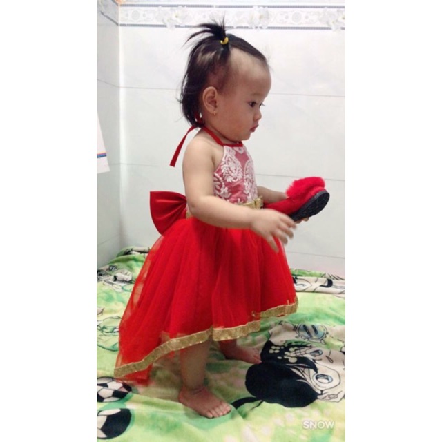 Đầm yếm đỏ đuôi cá cho bé