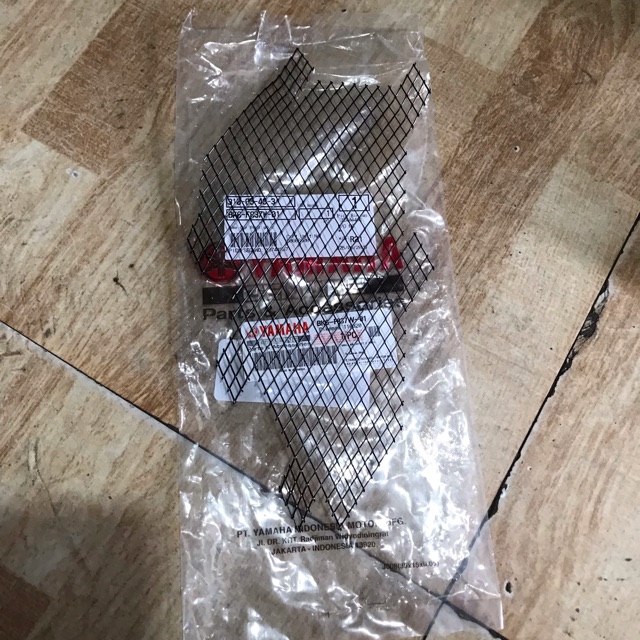 Lưới yếm trái hoặc phải R15v3 zin chính hãng