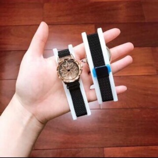 Đồng hồ nữ mahali dây lụa khoá nam châm đang hót nhé mọi người..