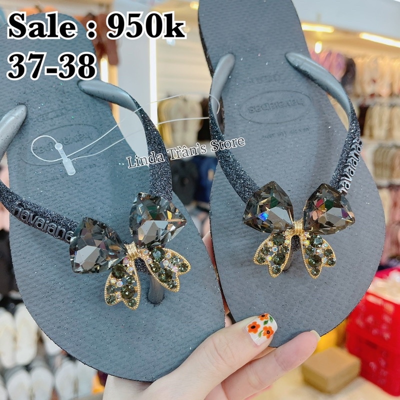 dép HVN ktv xám đen mix charm nơ xám