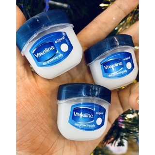 Dưỡng môi vaseline