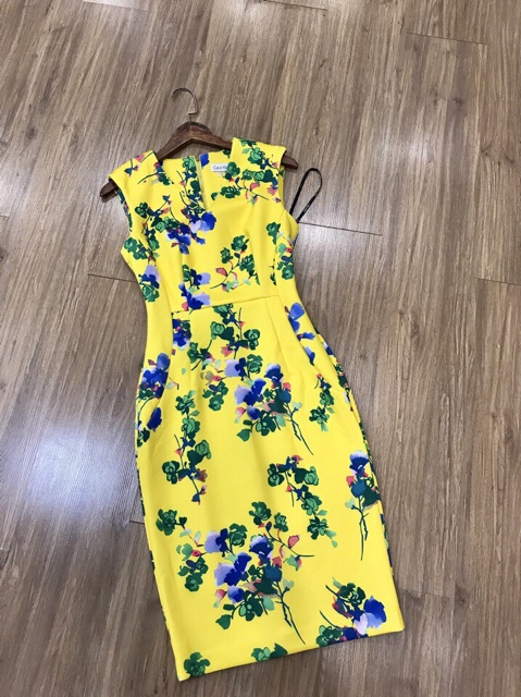 Váy ck cổ tim