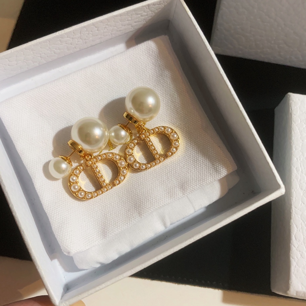 Bông tai ngọc trai Dior CD dành cho nữ Chất liệu đồng thau