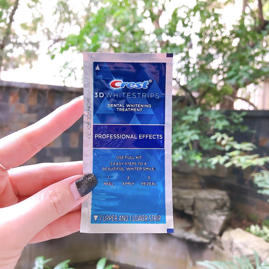 Miếng dán trắng răng Crest 3D White Whitestrips