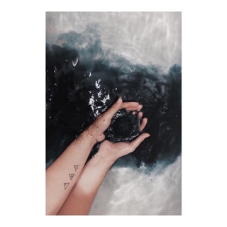 Viên thả bồn tắm màu đen( Black bathbomb)